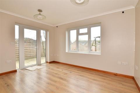 8 Beech Close, Folkestone, CT19 5TB