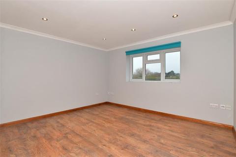 8 Beech Close, Folkestone, CT19 5TB