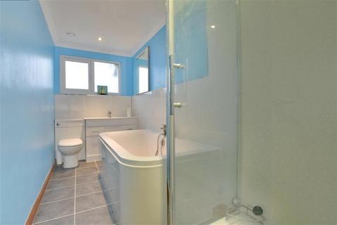 8 Beech Close, Folkestone, CT19 5TB