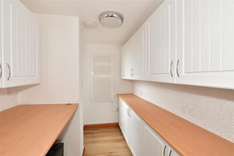 8 Beech Close, Folkestone, CT19 5TB