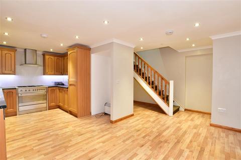 8 Beech Close, Folkestone, CT19 5TB