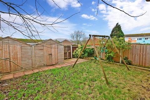 8 Beech Close, Folkestone, CT19 5TB