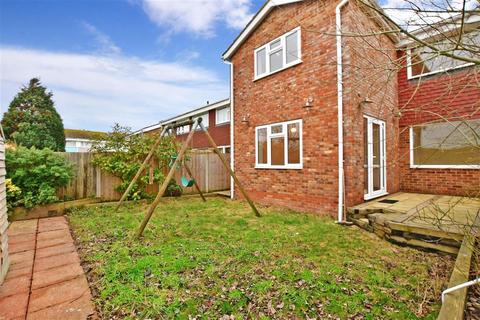 8 Beech Close, Folkestone, CT19 5TB