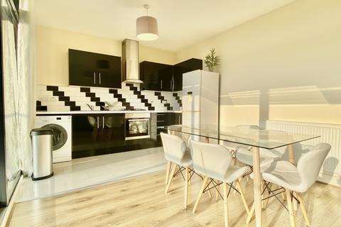 2 bedroom flat to rent - Caxton Road, London, SW19