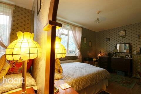 Flat 2, Tolbut Court Lennox Close, Romford, RM1 2DY
