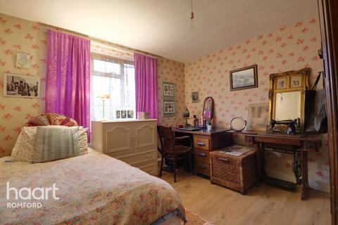 Flat 2, Tolbut Court Lennox Close, Romford, RM1 2DY