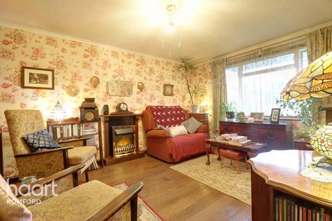 Flat 2, Tolbut Court Lennox Close, Romford, RM1 2DY