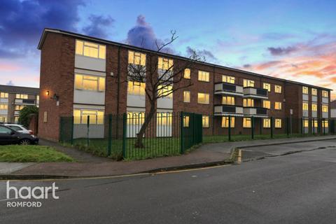 Flat 2, Tolbut Court Lennox Close, Romford, RM1 2DY