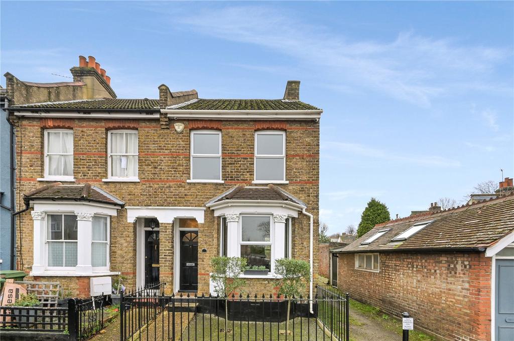 Tharp Road, Wallington, SM6 2 bed end of terrace house £450,000