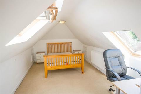 7 bedroom detached bungalow to rent - Harlington Road, UXBRIDGE, Greater London