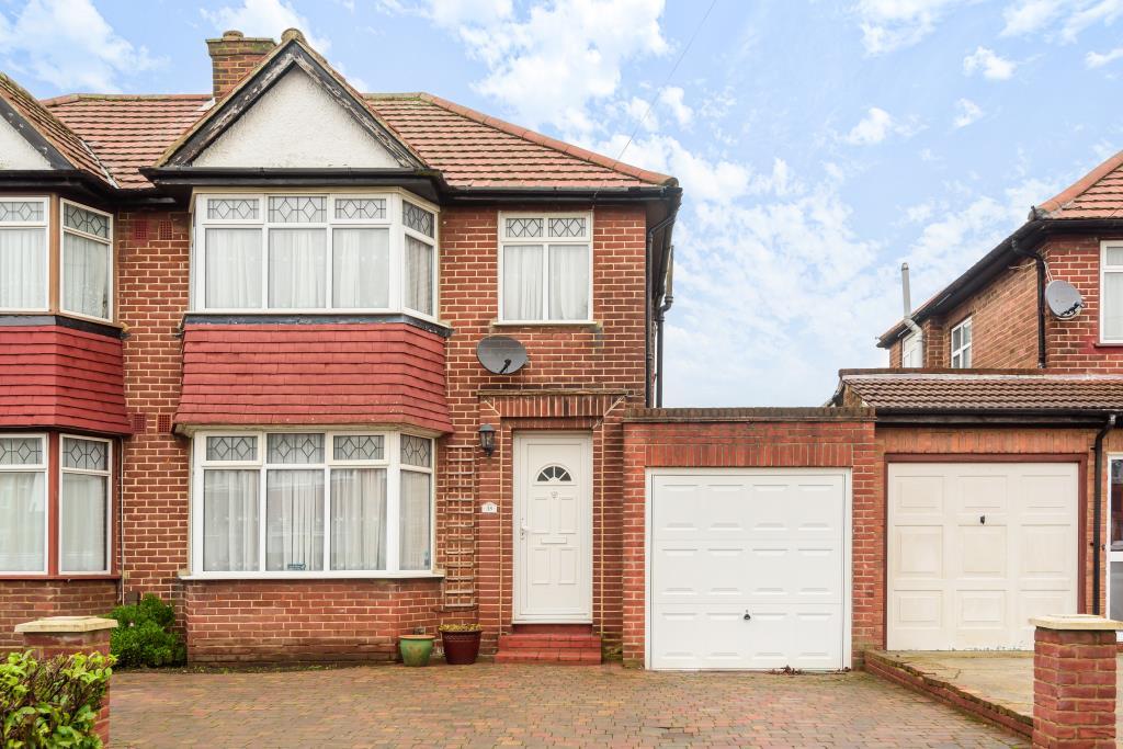 Derwent Crescent, Stanmore, HA7 3 bed semidetached house £1,850 pcm