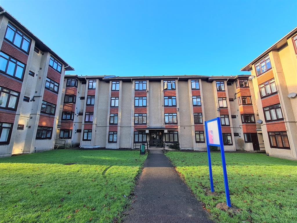 Harcourt Road, Wallington, Surrey... 2 bed flat £1,100 pcm (£254 pw)