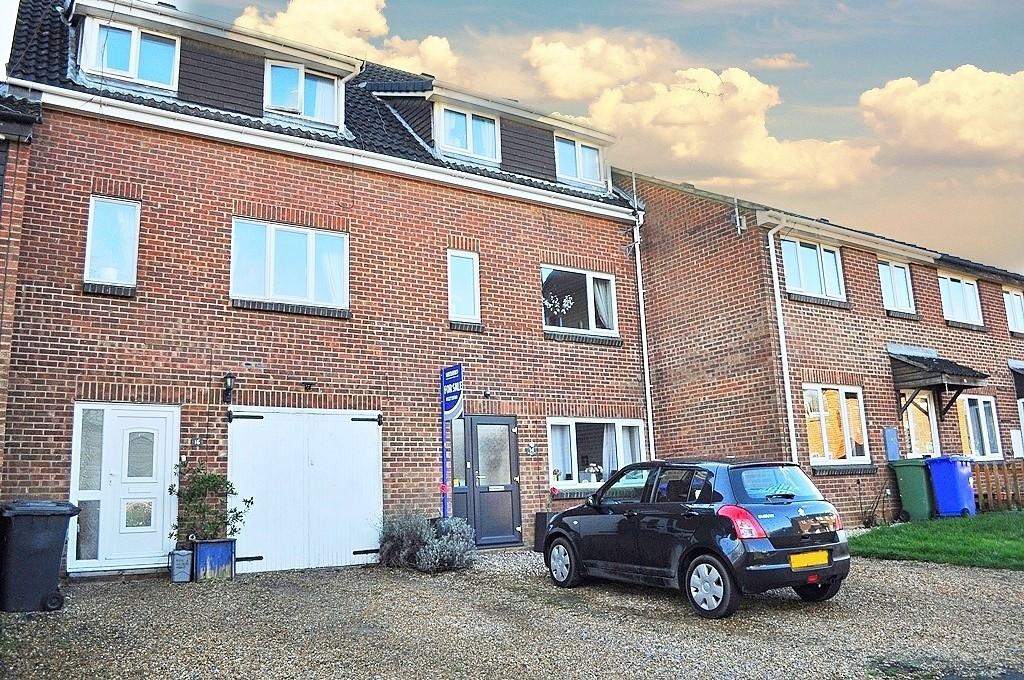 Hampton Court Close, Towcester 5 bed townhouse £325,000