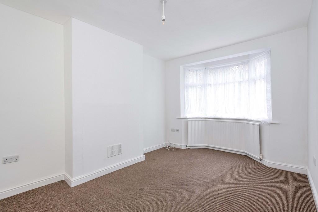 Castlewood Drive, Eltham SE9 3 bed terraced house £480,000