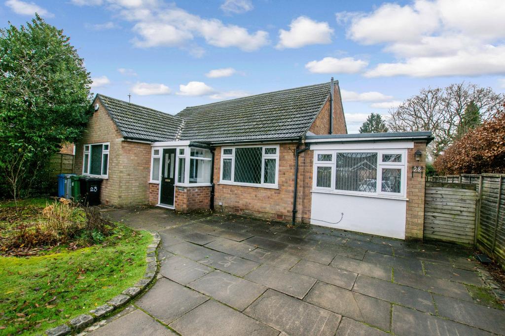 Ravenwood Drive, Hale Barns, Altrincham, WA15 4 bed bungalow £1,850