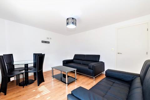2 bedroom apartment to rent - North Crescent