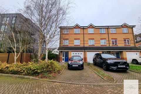 Studio to rent, Pickard Close, Southgate