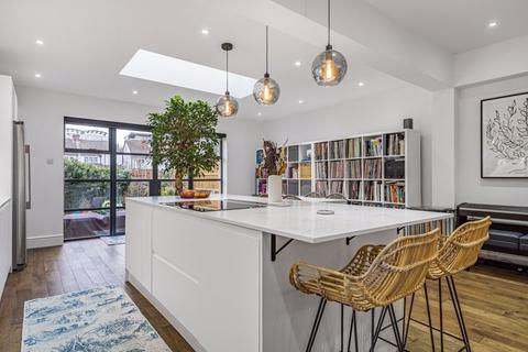 101 Whytecliffe Road North, Purley, CR8 2AE