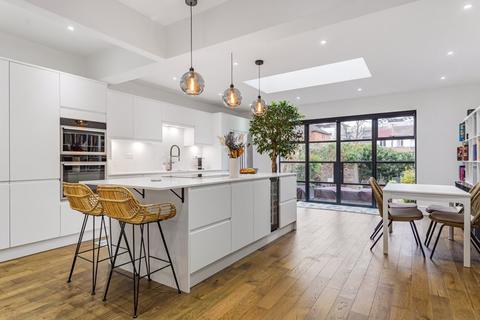 101 Whytecliffe Road North, Purley, CR8 2AE