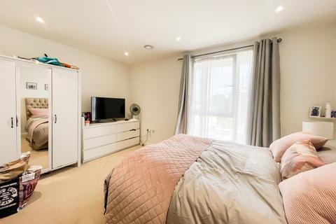 2 bedroom duplex for sale, Moorhen Drive, London NW9