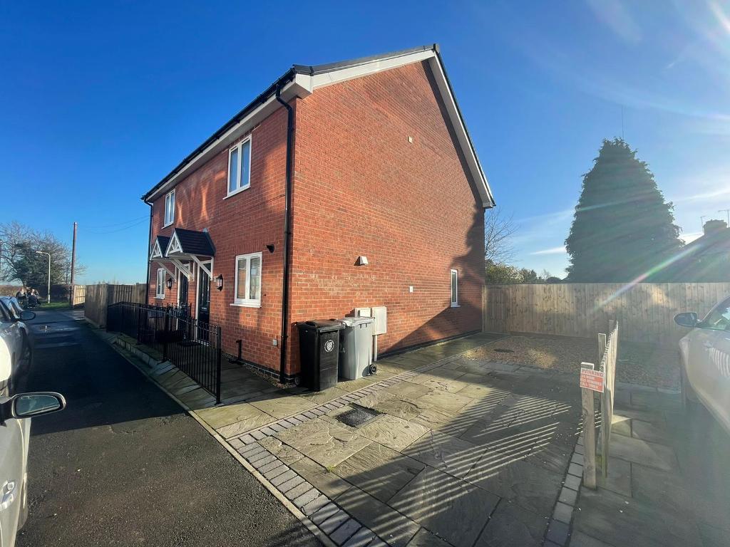 Rycroft Avenue, Peterborough, PE6 8NT 2 bed semidetached house £750