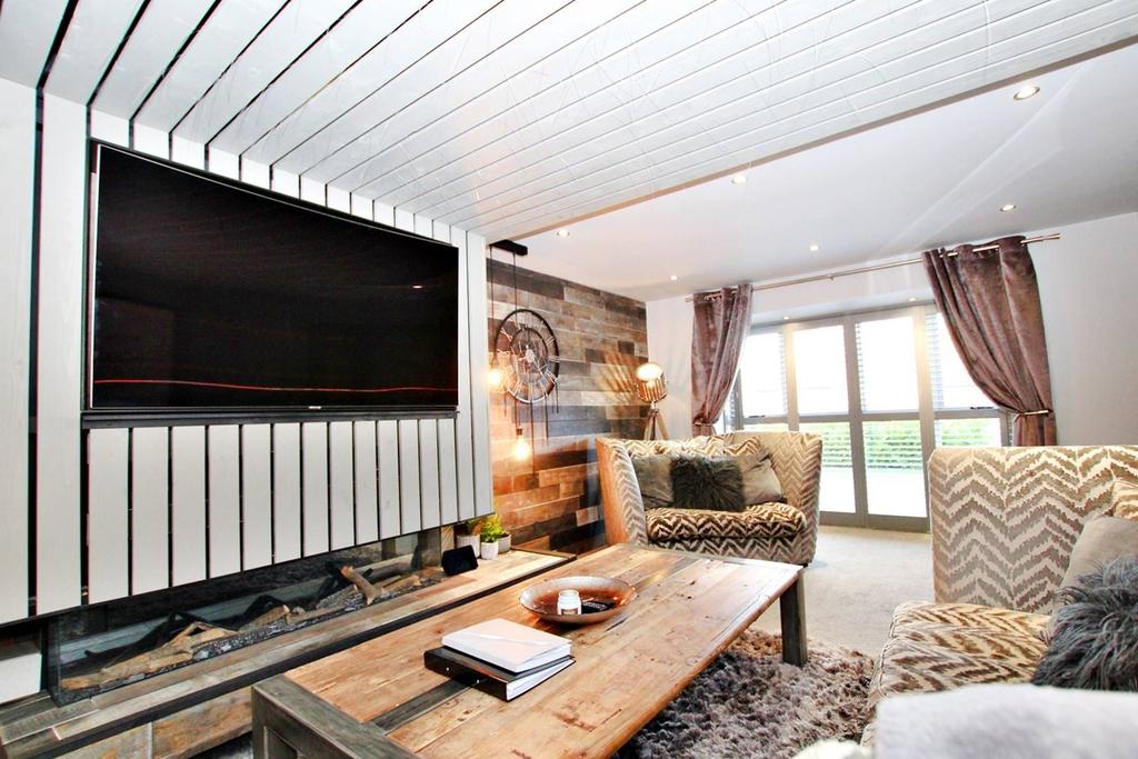 Stanley Avenue, Rainford, St Helens, WA11 3 bed detached house £415,000
