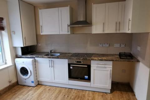 2 bedroom flat to rent, Eastern Avenue, Ilford, Essex, United Kingdom, IG2 6NT