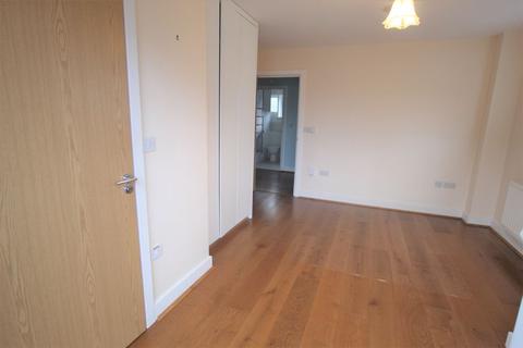 58 Parkview Way, Epsom, KT19 8FF