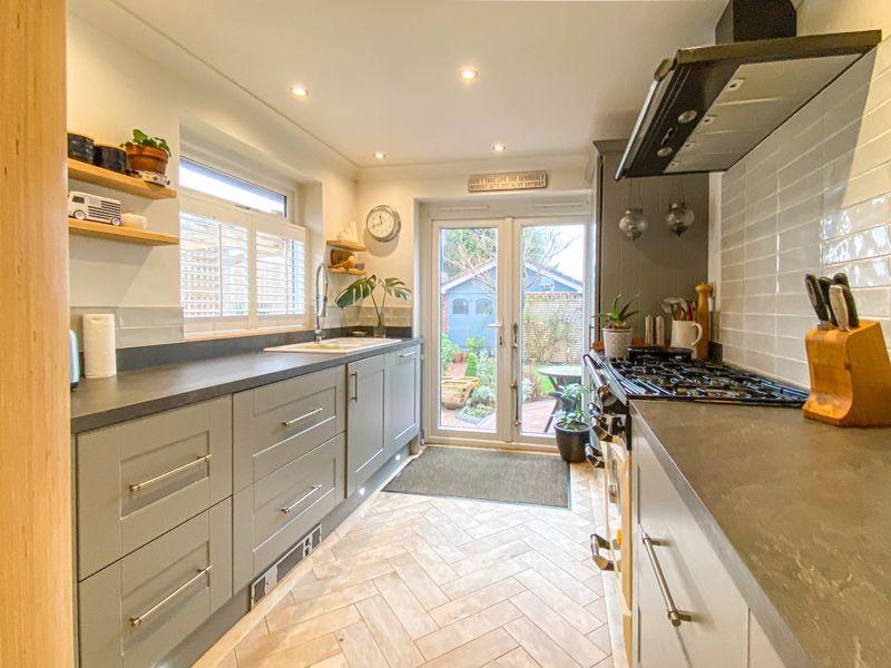 Well Lane, Great Wyrley, WS6 6EZ 3 bed detached bungalow £330,000