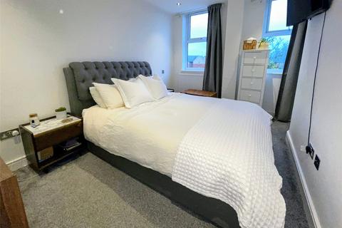 2 bedroom flat for sale - Lumley Road, Horley, RH6