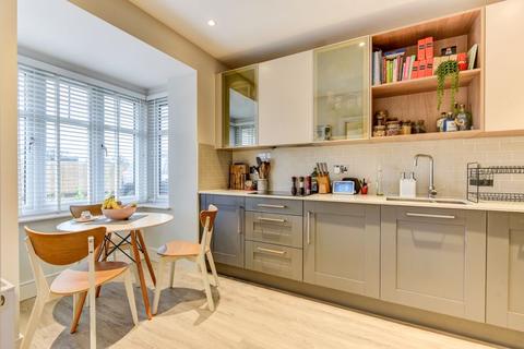 3 Dereham Way, Horsham, RH12 1GQ