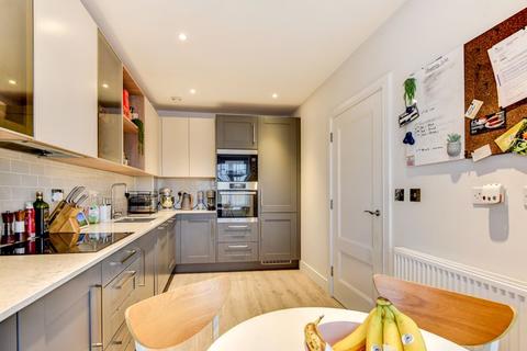 3 Dereham Way, Horsham, RH12 1GQ