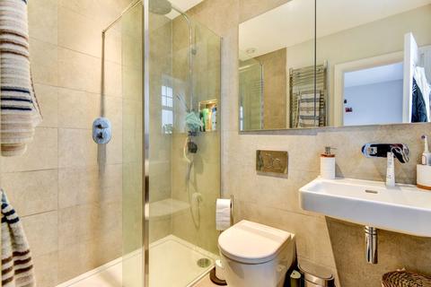 3 Dereham Way, Horsham, RH12 1GQ