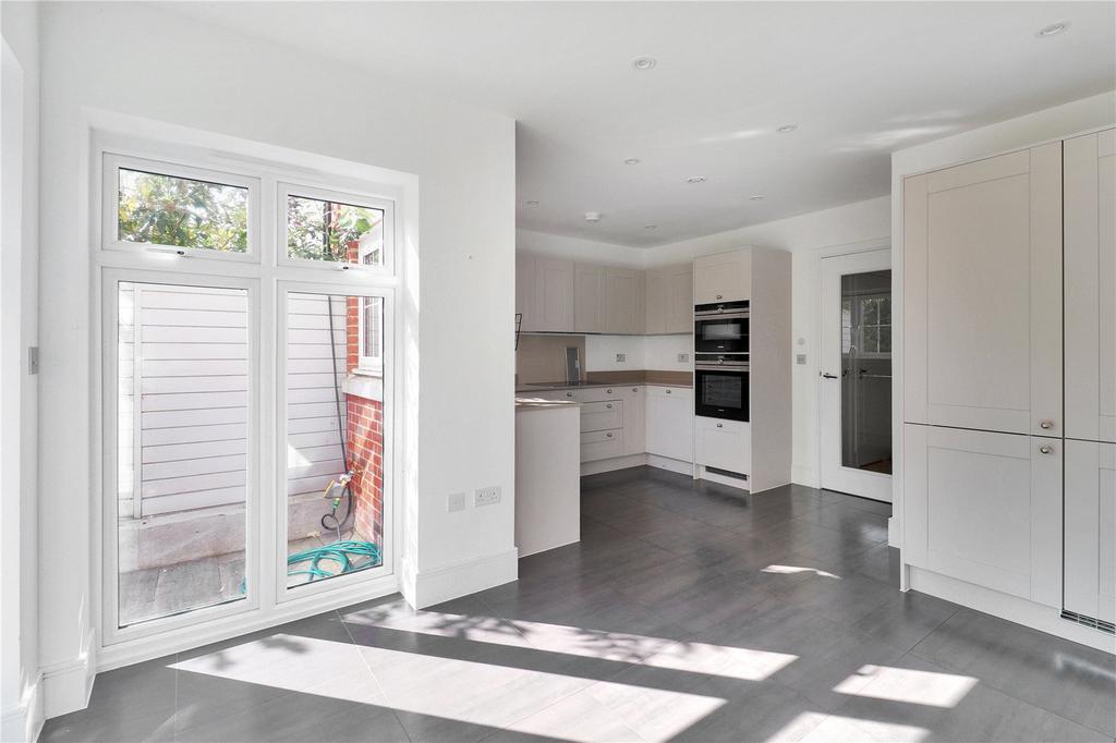 Kitchen/Dining Area