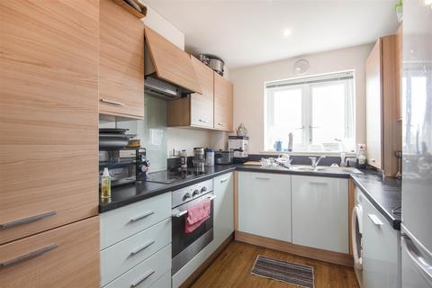 2 bedroom apartment for sale - Ashford Place, Tamar Way, Langley