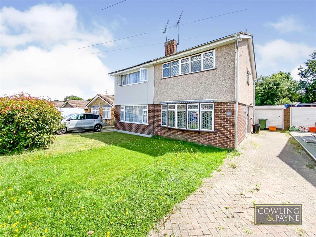 Beauchamps Drive, Wickford 2 bed semidetached house £325,000