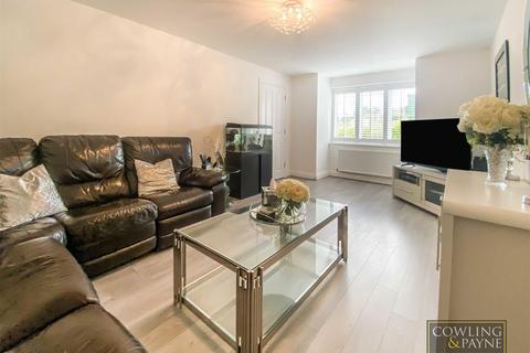 14 Bowers Close, Pitsea, Basildon, SS13 2EP