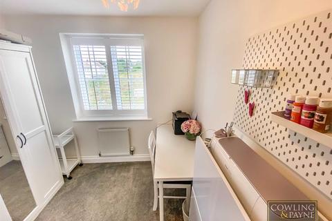 14 Bowers Close, Pitsea, Basildon, SS13 2EP