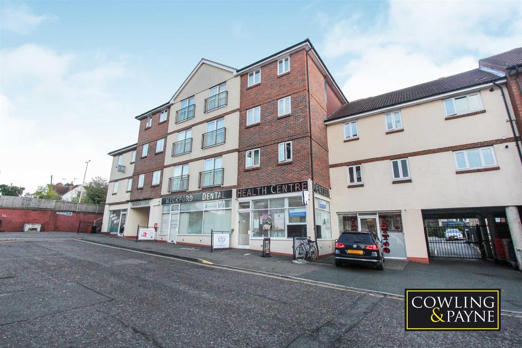 Riverside Court, Lower Southend Road, Wickford 3 bed apartment £215,000