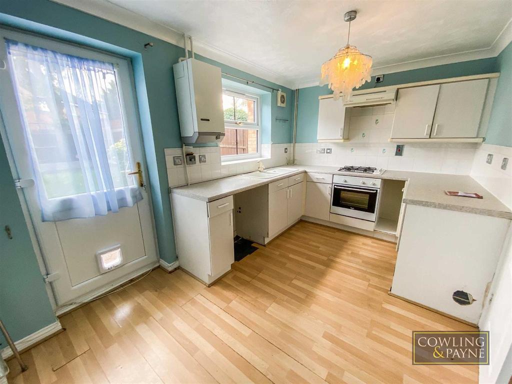 Douglas Drive, Wickford 2 bed terraced house £290,000