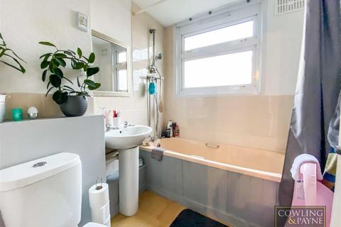 12 Brook Drive, Wickford, SS12 9EQ