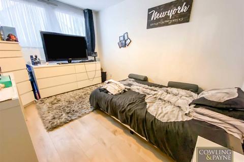 12 Brook Drive, Wickford, SS12 9EQ
