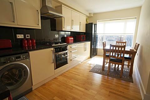 5 Lavender Close, Chingford, London, E4 8AL