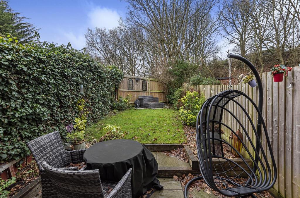 Langley Place, Billericay 2 bed end of terrace house £350,000