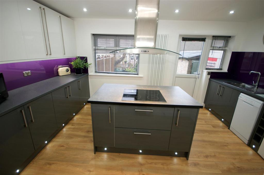 Kitchen4.jpg