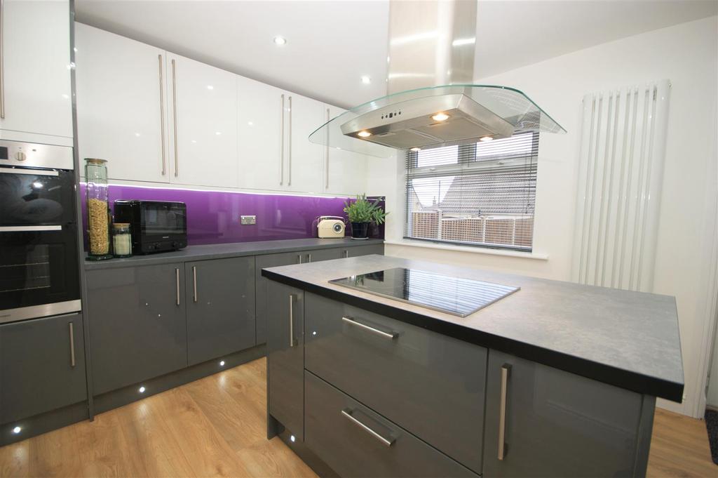 Kitchen1.jpg
