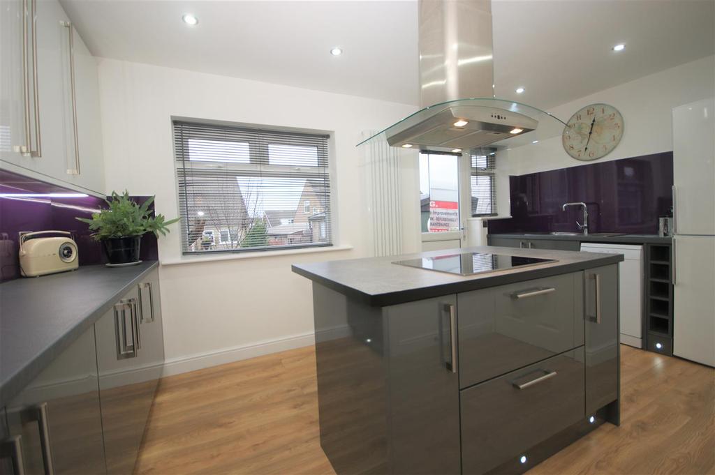 Kitchen2.jpg
