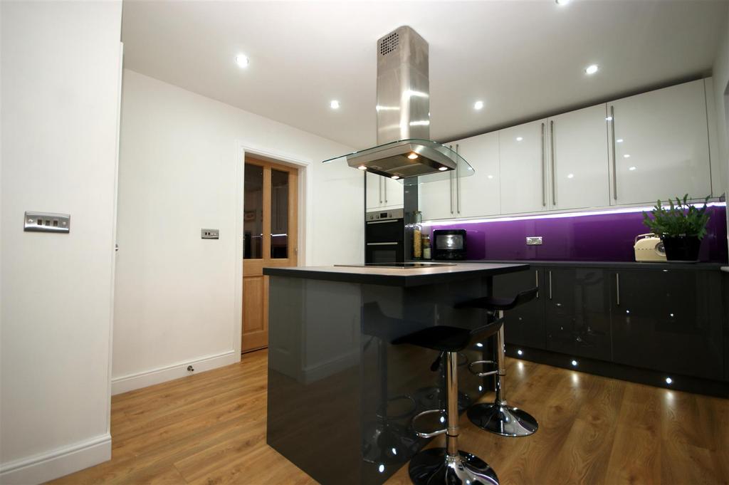 Kitchen3.jpg