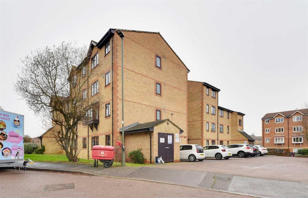 Taunton Drive, East Finchley Studio £1,001 pcm (£231 pw)