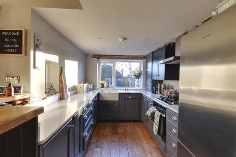 9 Cambridge Road, Bexhill-on-sea, TN40 2BU